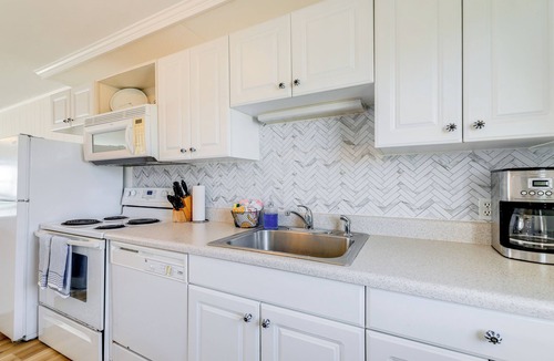 Indian Beach House | Beachfront Emerald Isle Vacation Rental w/Deck!