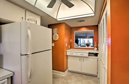 Englewood Condo | Beachfront Englewood Condo w/Community Pool!