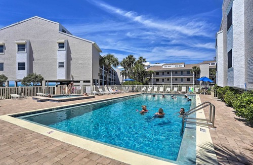 Englewood Condo | Beachfront Englewood Condo w/Community Pool!