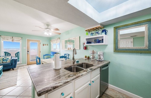 Corpus Christi Condo | Beachfront Escape | Pool, Hot Tub & Ocean Views