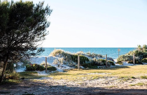 Semaphore Park Apartment | Beachfront Escape