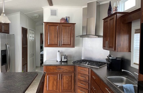 Sherkston House | Beachfront Escape Cottage