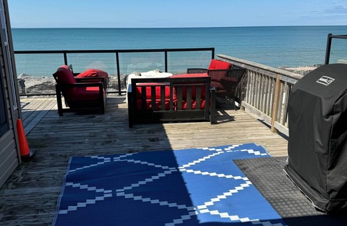 Sherkston House | Beachfront Escape Cottage