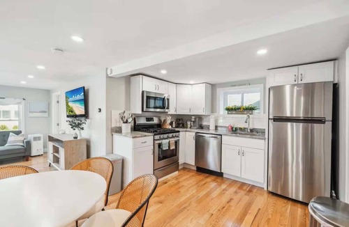 Salisbury Apartment | Beachfront Escape | Direct Beach Access | Sleeps 6