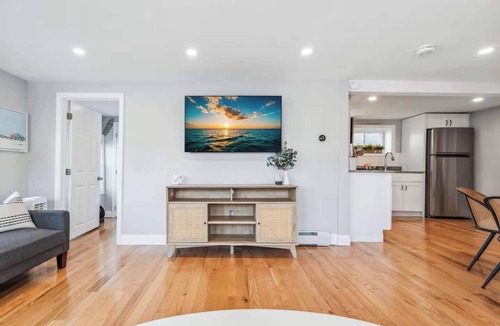 Salisbury Apartment | Beachfront Escape | Direct Beach Access | Sleeps 6