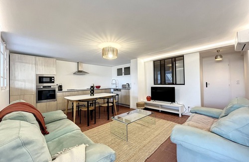 Carnon-Plage Apartment | Beachfront F3 Apartment with Parking in Carnon, Renovated, Direct Beach Access, Terraces, and Chic Decor