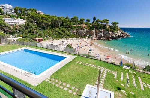 Cap de Salou Apartment | Beachfront family apartment, sleeps 8 - UHC ARINSAL 289
