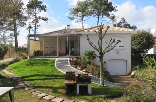 Jard-sur-Mer House | Beachfront family villa with pool