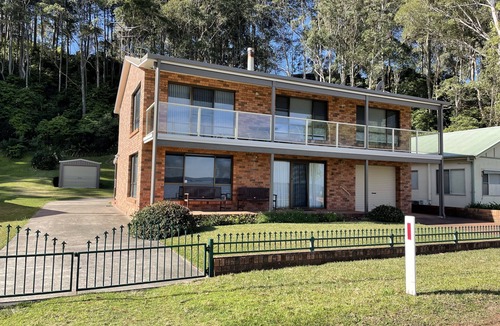 Long Beach House | Beachfront Family Holiday Home