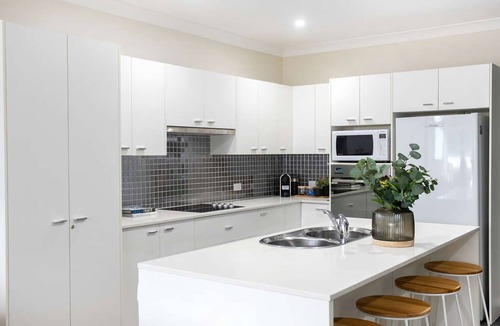 Mollymook Apartment | Beachfront Five - Stunning apartment a few steps from the beach
