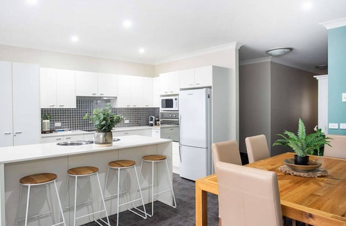 Mollymook Apartment | Beachfront Five - Stunning apartment a few steps from the beach