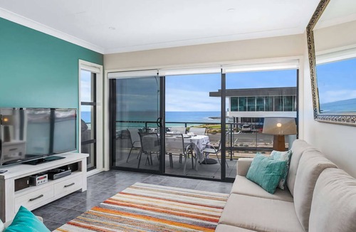 Mollymook Apartment | Beachfront Five - Stunning apartment a few steps from the beach