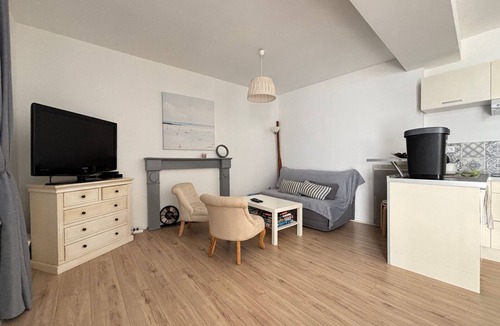 Les Sables d'Olonne Apartment | Beachfront House with 2 Bedrooms in Central Les Sables-d'Olonne