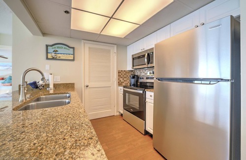 Long Beach Condo | * Beachfront/FREE Beach Service. Tons of updates*n
