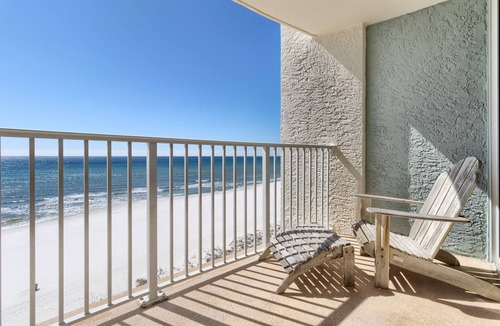 Long Beach Condo | * Beachfront/FREE Beach Service. Tons of updates*n