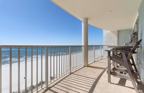Long Beach Condo | * Beachfront/FREE Beach Service. Tons of updates*n