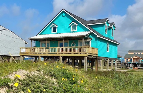 Surfside Beach House | Beachfront fun! - Great easy beach access, beach views, Pet friendly!