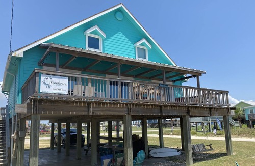 Surfside Beach House | Beachfront fun! - Great easy beach access, beach views, Pet friendly!