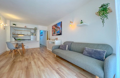 Pineda de Mar Apartment | Beachfront gateway in Pineda de Mar