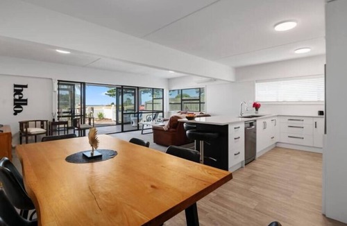 Mount Maunganui Apartment | Beachfront Gem in Mount Maunganui