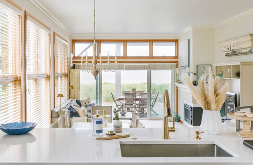 Blaine Villa | Beachfront Getaway in Semiahmoo