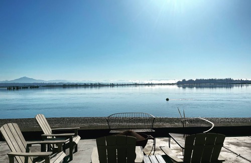 Priest Point House | Beachfront Getaway - The Beach House on Priest Point