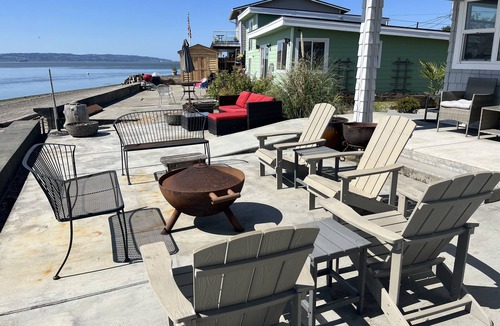 Priest Point House | Beachfront Getaway - The Beach House on Priest Point