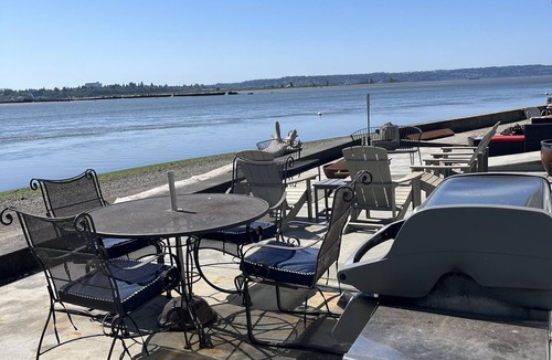 Priest Point House | Beachfront Getaway - The Beach House on Priest Point