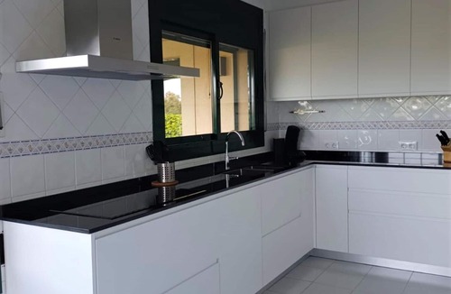 Sant Pere Pescador House | Beachfront House: Pool, A/C, Wi-Fi, BBQ, Garden, Sleeps 8, Parking