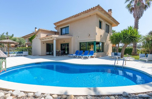 Sant Pere Pescador House | Beachfront House: Pool, A/C, Wi-Fi, BBQ, Garden, Sleeps 8, Parking