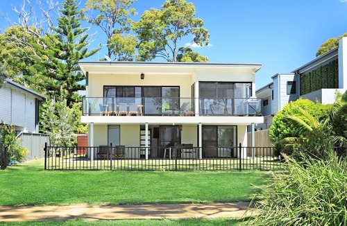 Vincentia House | Beachfront Haven On Collingwood Beach