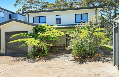 Vincentia House | Beachfront Haven On Collingwood Beach