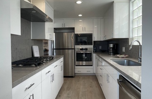The Jungle Condo | Beachfront Haven! On the sand, just minutes from LAX.