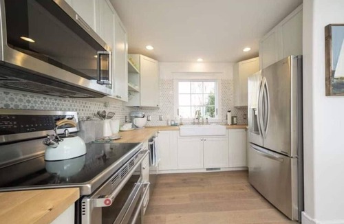 Miami Park House | Beachfront Haven | Sunset Views | Hot Tub | BBQ