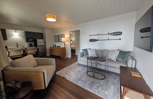 Detroit Lakes Hotel | Beachfront Haven