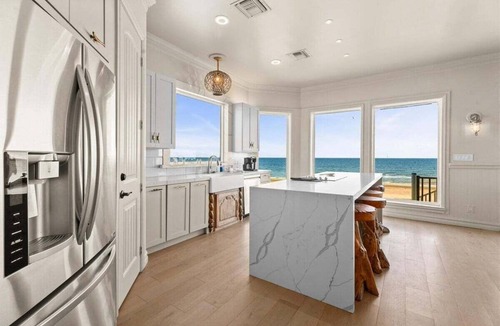 Sands Of Kahala Beach House | Beachfront + Heated Pool | 8 Bedrooms | Pets