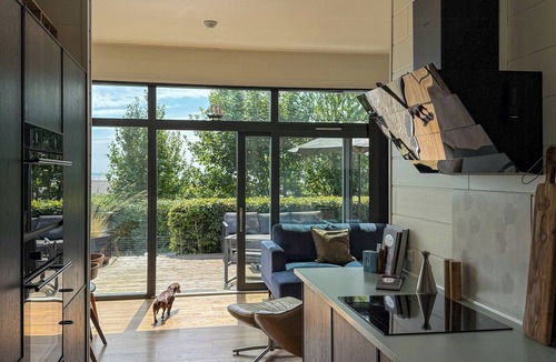 Flovt Strand House | Beachfront holiday home with sea view for 6 guests