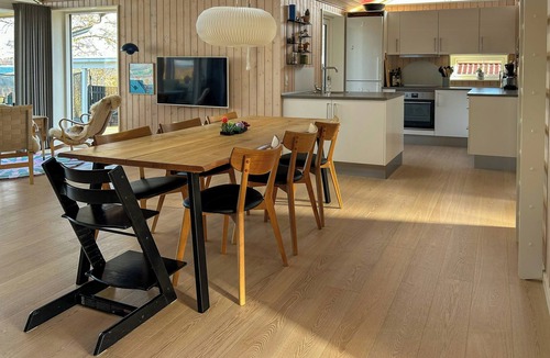 Mesinge House | Beachfront holiday home near Dalby Bay