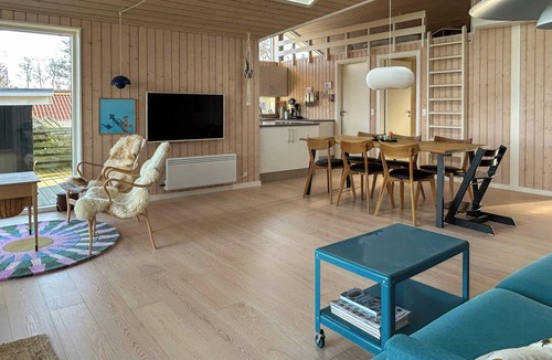 Mesinge House | Beachfront holiday home near Dalby Bay