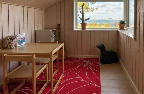Mesinge House | Beachfront holiday home near Dalby Bay