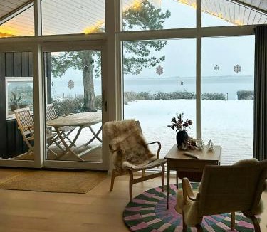 Mesinge House | Beachfront Holiday Home Near Dalby Bay