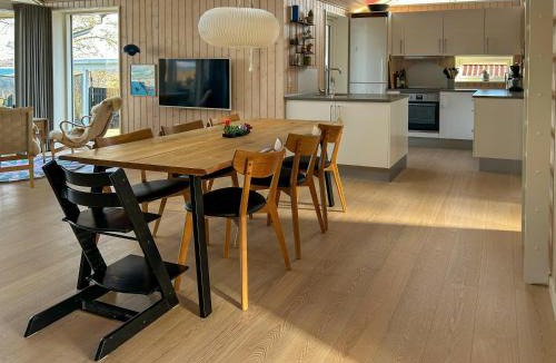 Mesinge House | Beachfront Holiday Home Near Dalby Bay