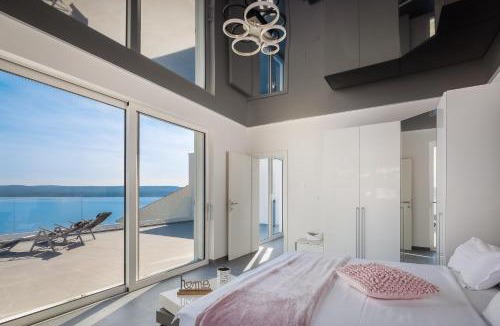 Mimice Villa | Beachfront Holiday Home - Private Heated Pool