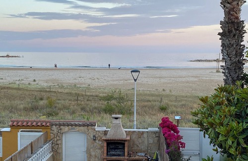 Cunit House | Beachfront Home · 5 Steps to the Sand · Large Private Terrace with Pergola · AC