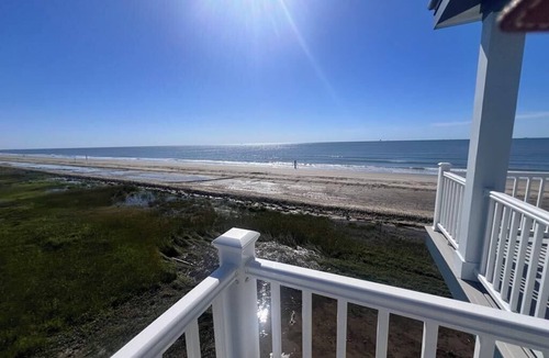 Grand Isle House | Beachfront home on Grand Isle