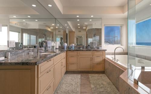 Beach Barber Tract House | Beachfront Home with 3 Large Decks, Walk to shops