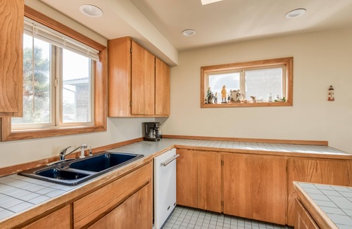 Bayshore House | Beachfront Home with Beach Access, Deck and Sweeping Ocean Views