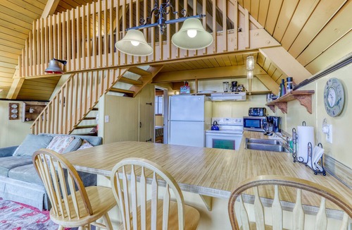 Anacortes Cabin | Beachfront home with firepit & breathtaking water views