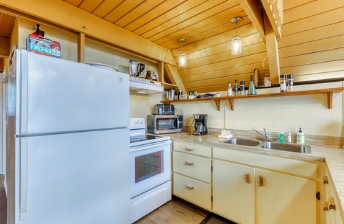 Anacortes Cabin | Beachfront home with firepit & breathtaking water views