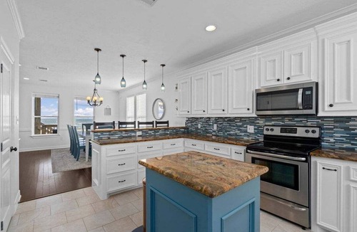 Miramar House | Beachfront | Hot Tub | 5 Rooms | Private Walkover